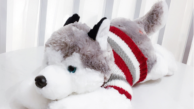 由單片機(jī)開發(fā)的玩具會(huì)發(fā)聲、唱歌